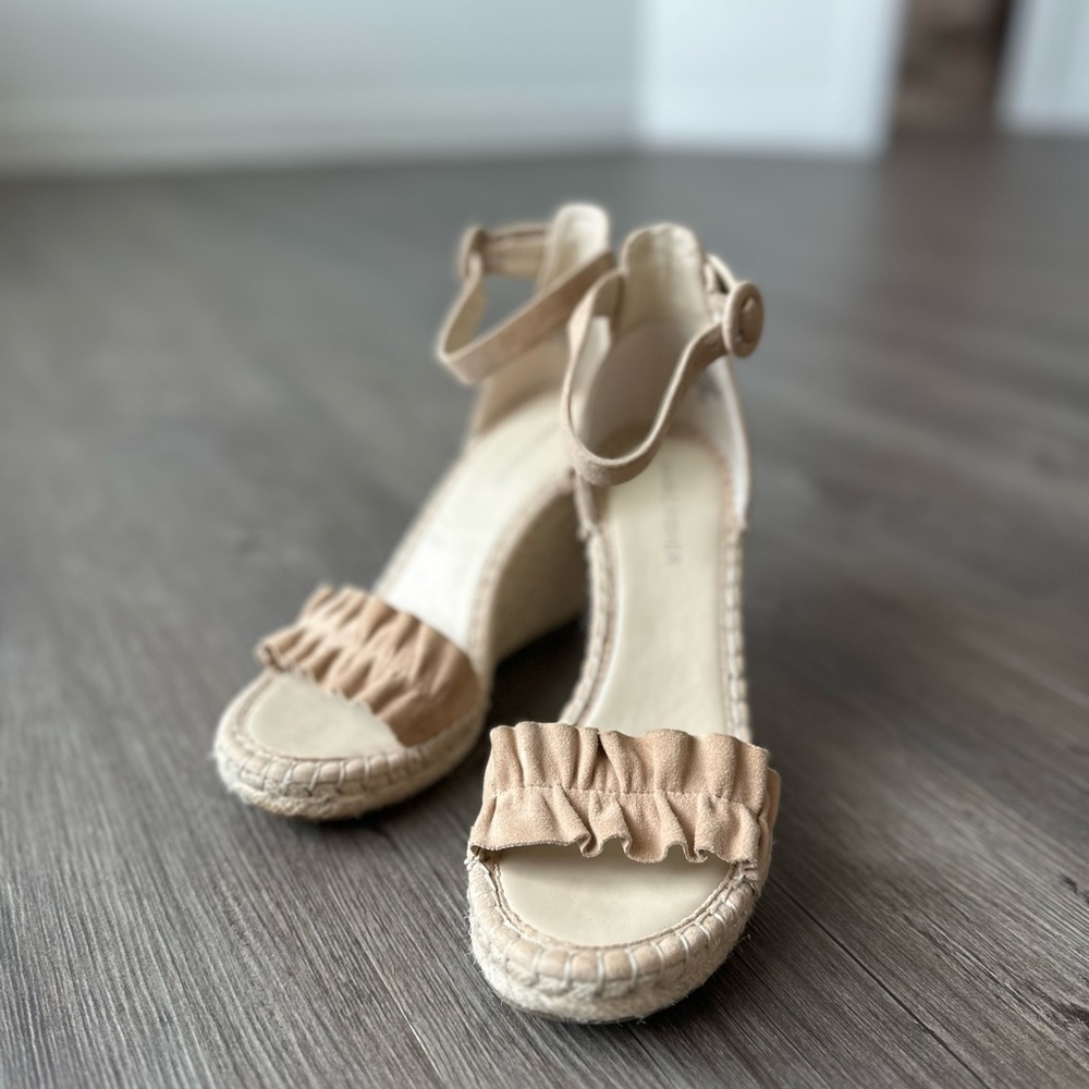 Marc Fisher wedge espadrille (size 7M)